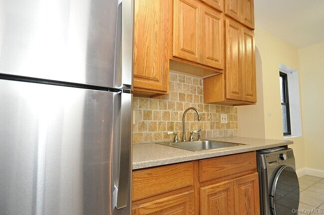 Building Photo - 120 Stonelea Pl