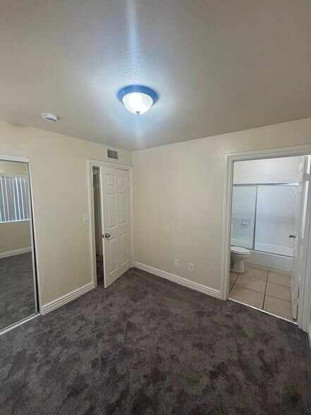 Building Photo - 846 E 109th St