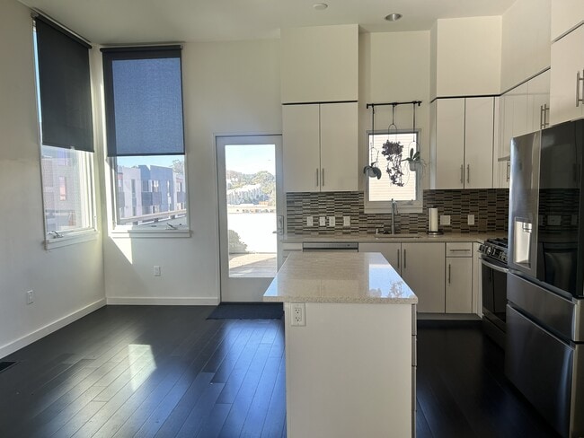 Building Photo - 198 Coleman St