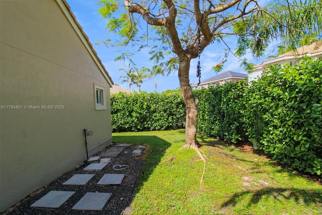 Building Photo - 1025 Bamboo Ln