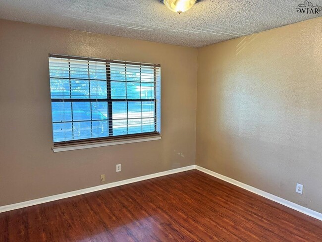 Building Photo - 4130 Lavell Ave