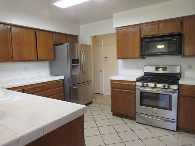 Building Photo - 37228 Waterman Ave