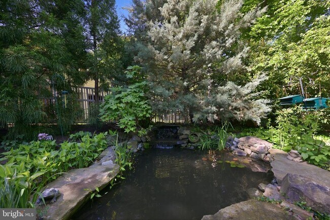 Building Photo - 2800 Greenvale St