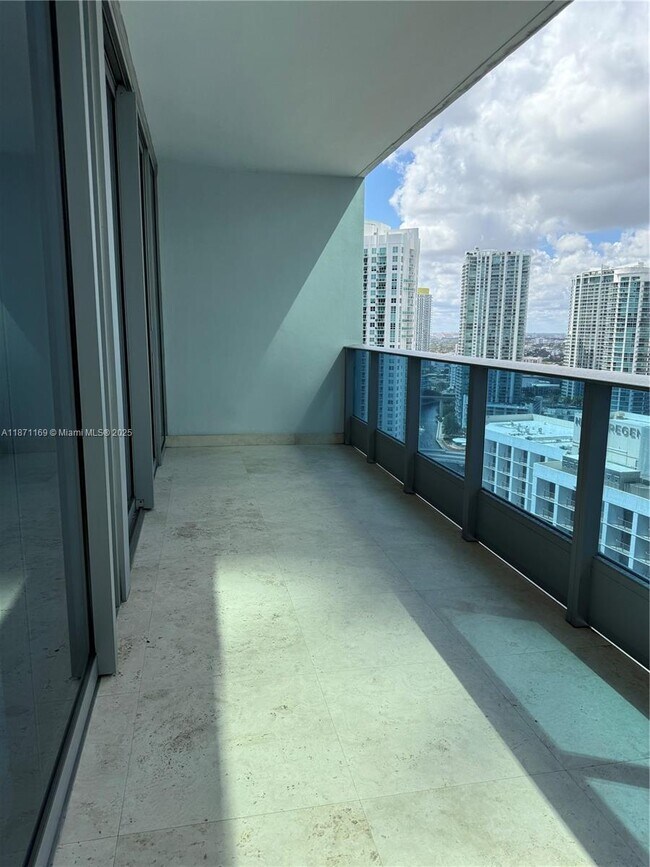 Building Photo - 200 Biscayne Blvd Way