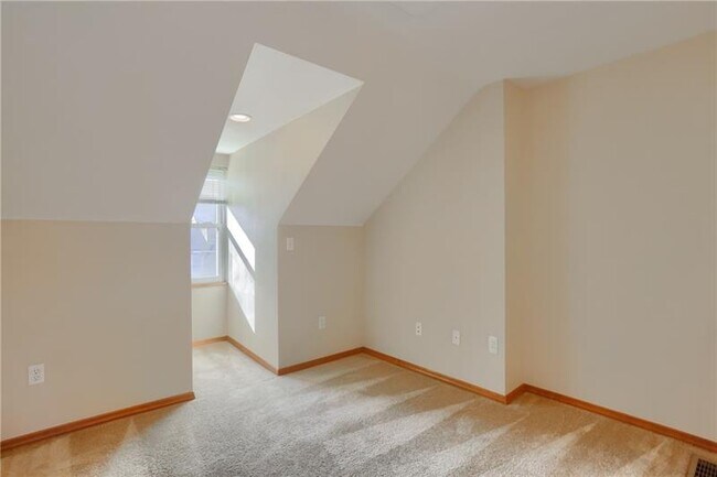 Building Photo - 2810 Sarah St