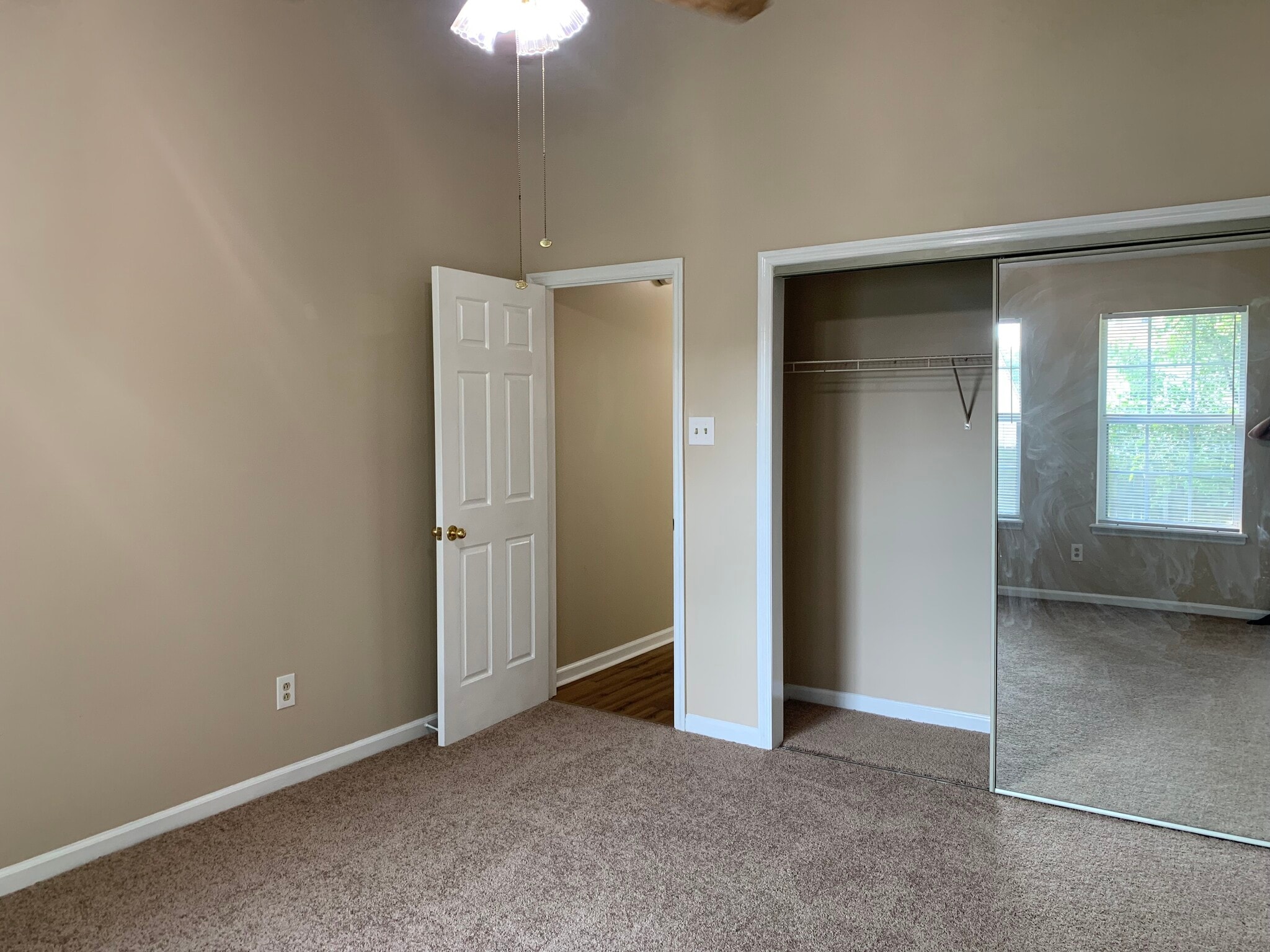 Building Photo - 213 Copperfield Ln