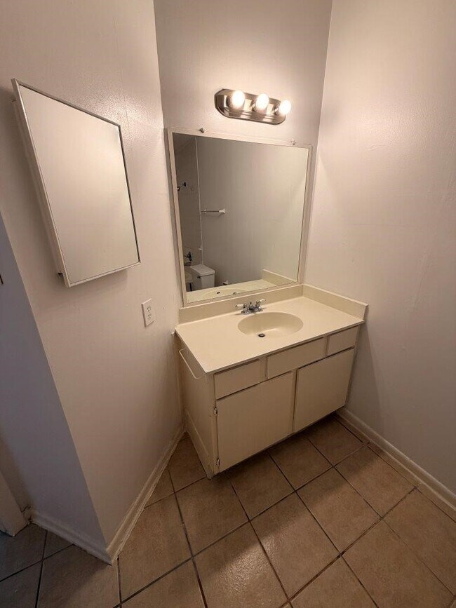 Building Photo - 7901 Cambridge St