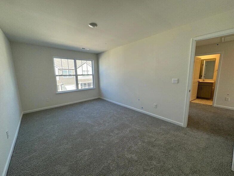 Building Photo - 84 Malcolm Ct