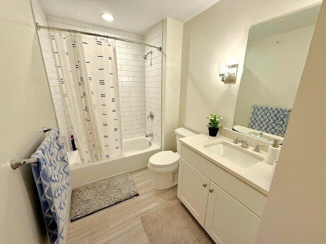 Building Photo - 7 Lily Pond Ln