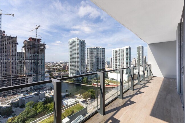 Building Photo - 68 SE 6th St