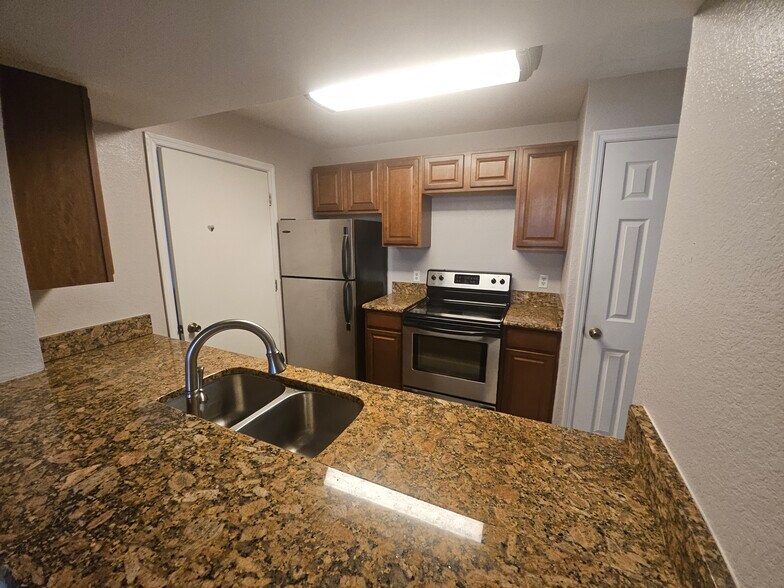 Building Photo - 7360 Westpointe Blvd