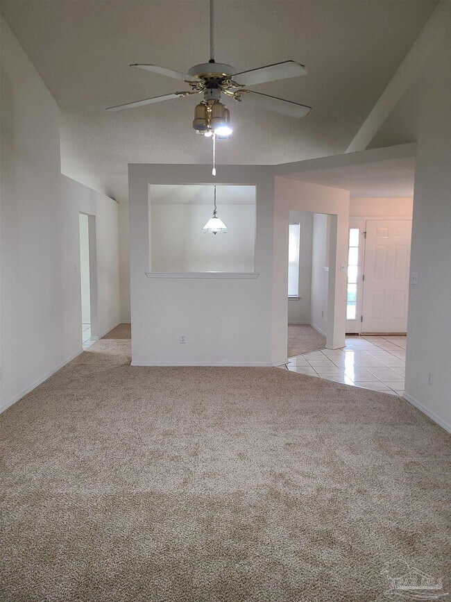 Building Photo - 112 Mirabelle Cir