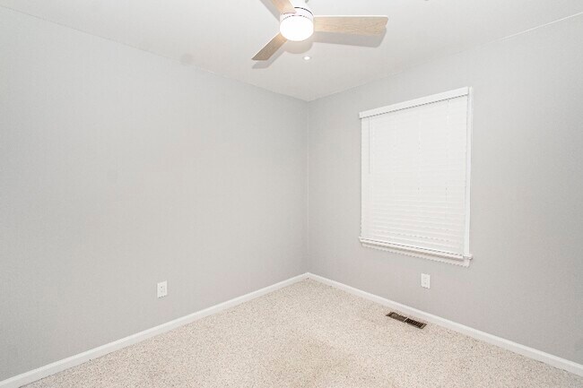 Building Photo - 118 Camelot Ct