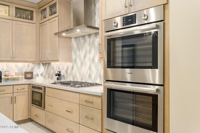 Building Photo - 5250 E Deer Valley Dr