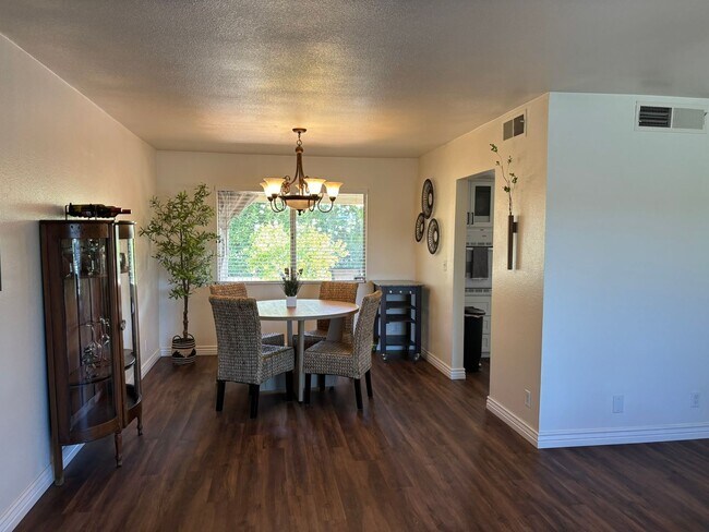 Building Photo - Discover comfortable seasonal living in Mesa, AZ with this well-appointed furnished & updated 2-b...
