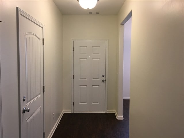 Building Photo - 209 Crooked Oaks Dr