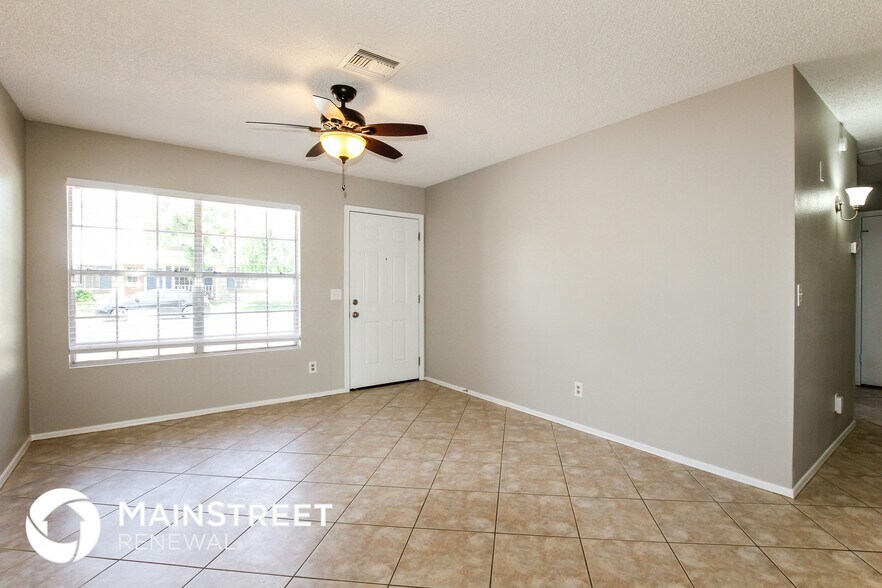 Building Photo - 9007 W Cinnabar Ave