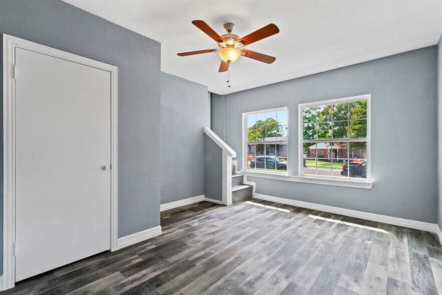 Building Photo - 1910 Danube Dr