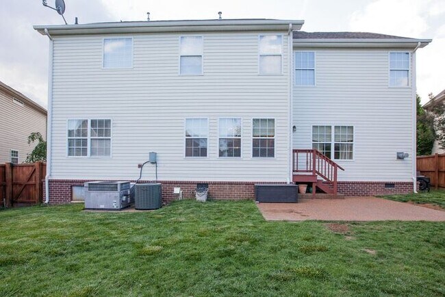 Building Photo - Pristine 5 Bed Fenced Franklin Home!