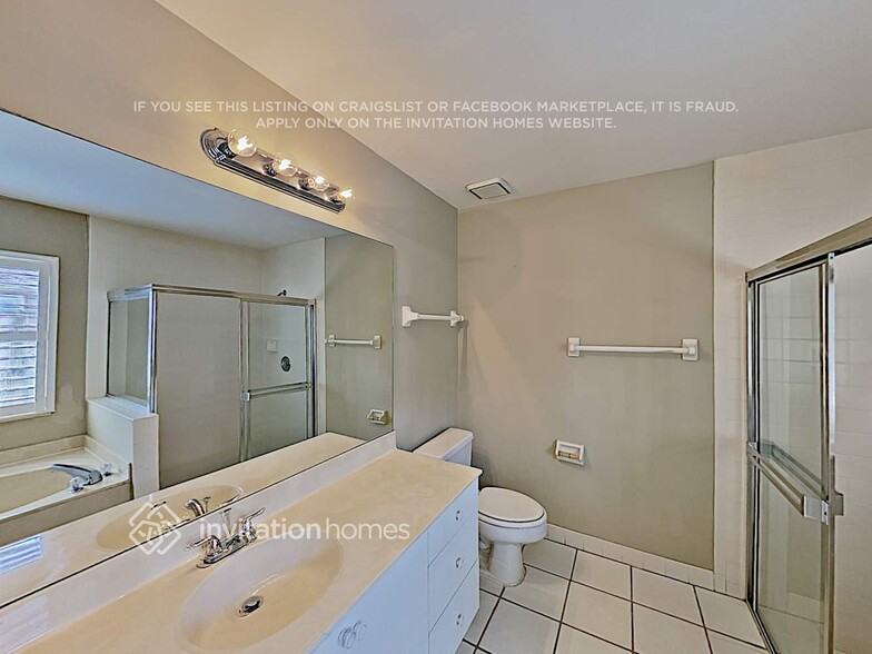 Building Photo - 13048 Meadowbreeze Dr