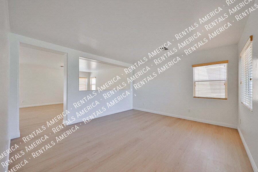 Building Photo - 11627 W Cheryl Dr
