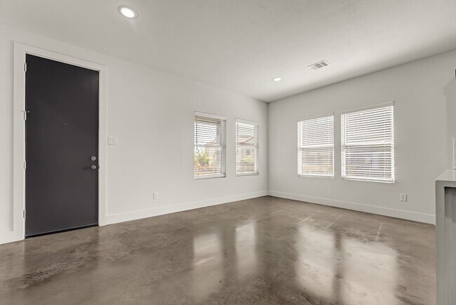 Building Photo - 4134 Jeanne Dr