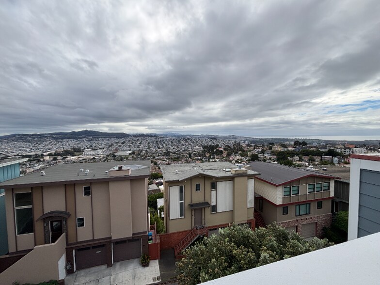 Building Photo - 133 Cresta Vista Dr