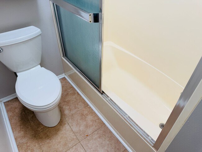 Building Photo - January HALF OFF! West End Townhome with Deck, Central AC and community pool