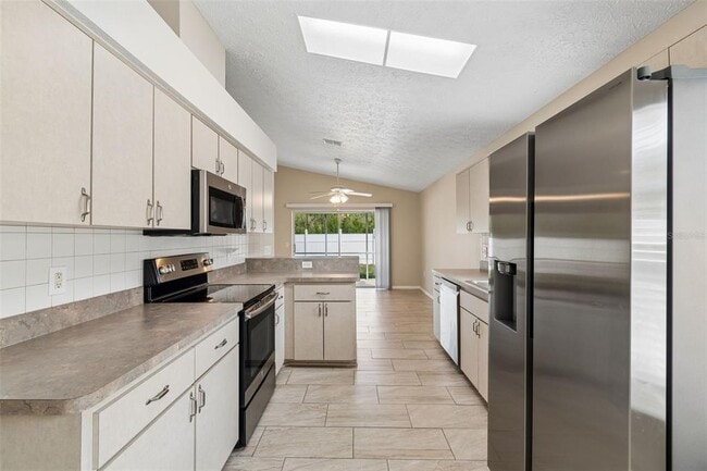 Building Photo - 7904 Floradora Dr