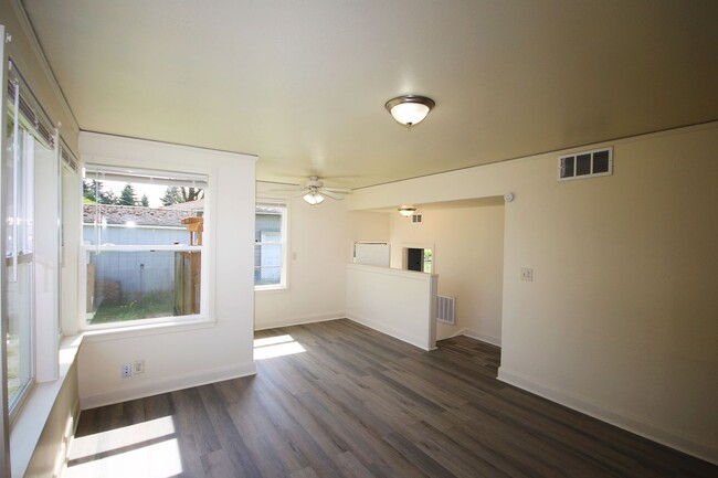 Building Photo - 3257