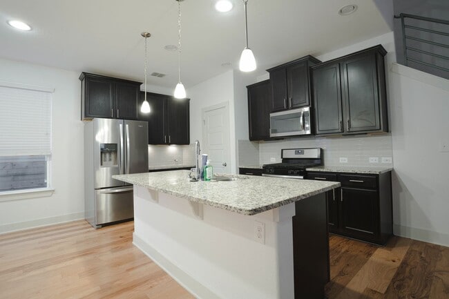 Building Photo - 3 Bed / 2.5 Bath Home | Garage, Laundry Room & Stainless Appliances