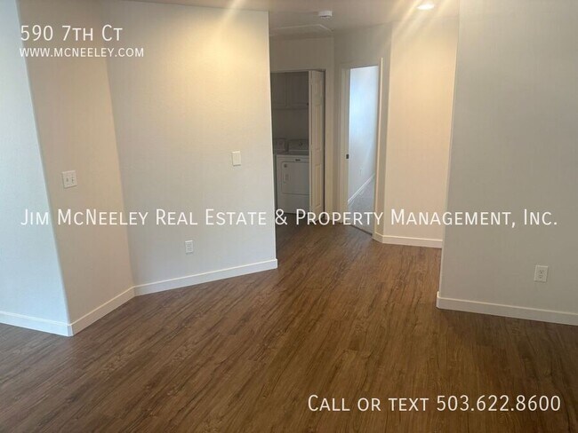 Building Photo - 590 7th Ct