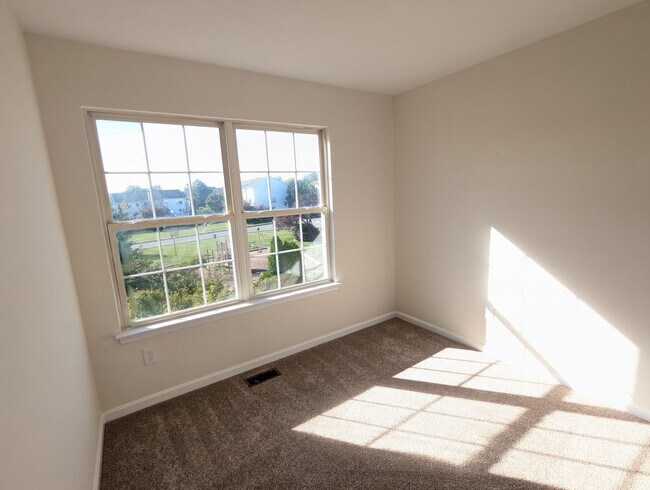 Building Photo - 7122 Collinsworth Pl