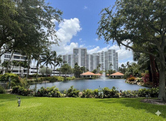 Building Photo - 3600 Mystic Pointe Dr