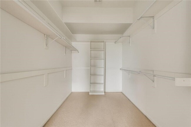 Building Photo - 2885 Woodside St