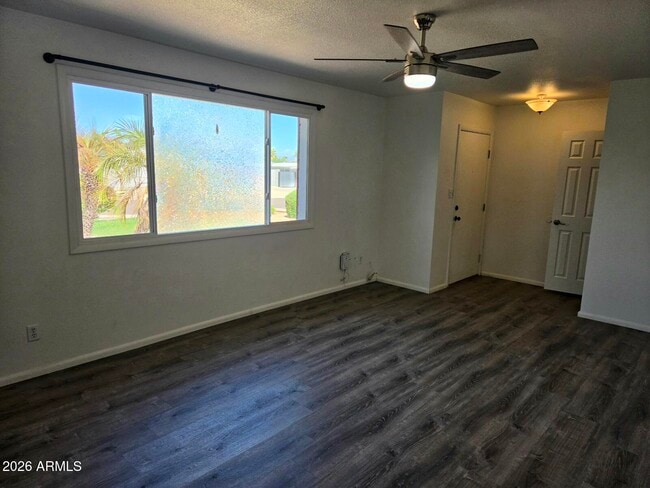 Building Photo - 6401 E Parkview Dr