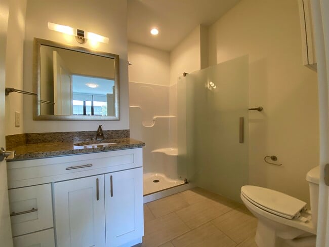 Building Photo - 875 Elm St