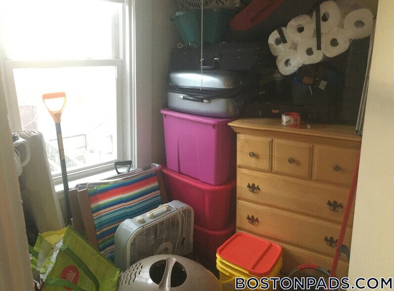 Building Photo - 506 E Broadway