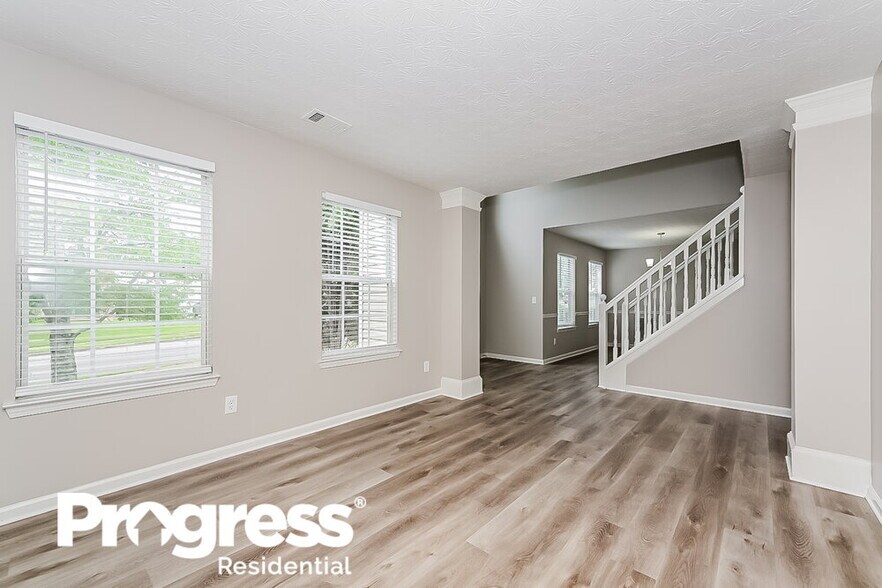 Building Photo - 290 Hazelhurst Dr