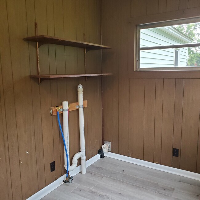 Building Photo - 4215 Randleman Rd