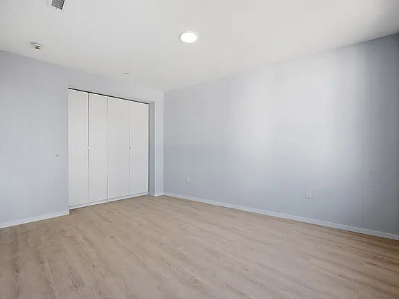 Building Photo - 2654 E 18th St