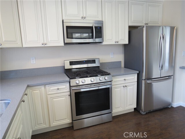 Building Photo - 572 N Orange St