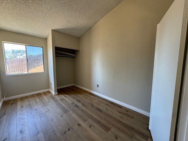 Building Photo - MOVE IN SPECIAL** Beautiful Remodeled 4BR/...