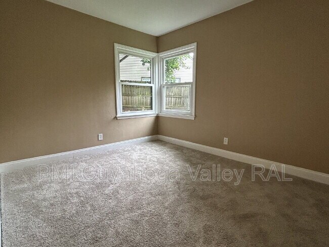 Building Photo - 2364 Suncrest Dr