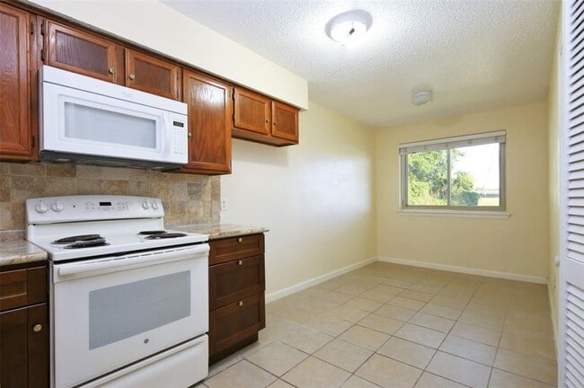 Building Photo - 2115 E Weldon Dr