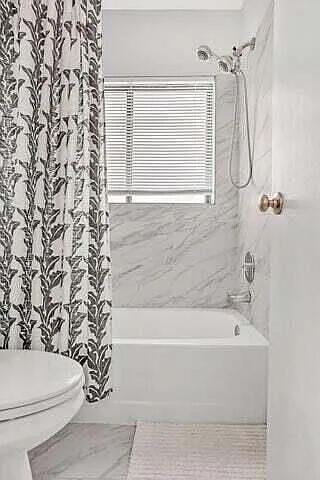 Building Photo - 8033 NW 71st Ct