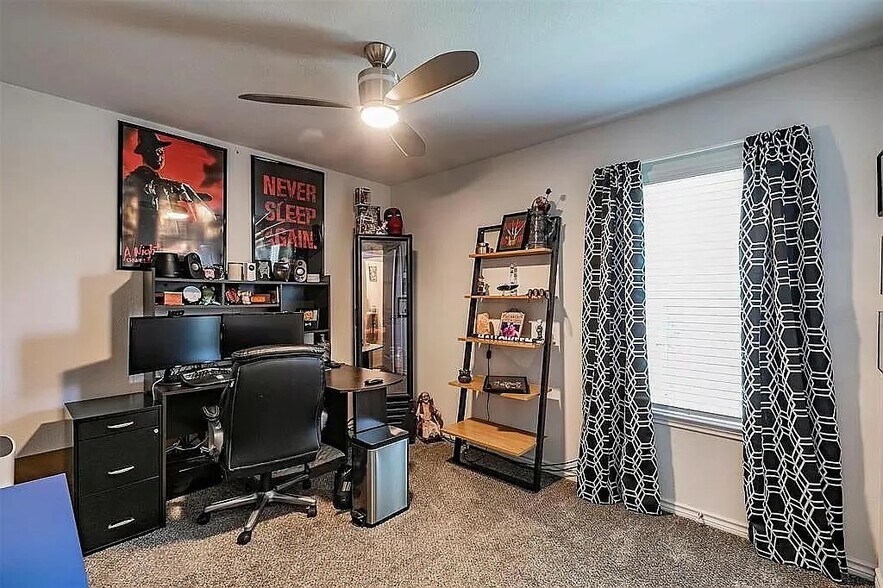 Building Photo - 1602 Blue Jay Dr