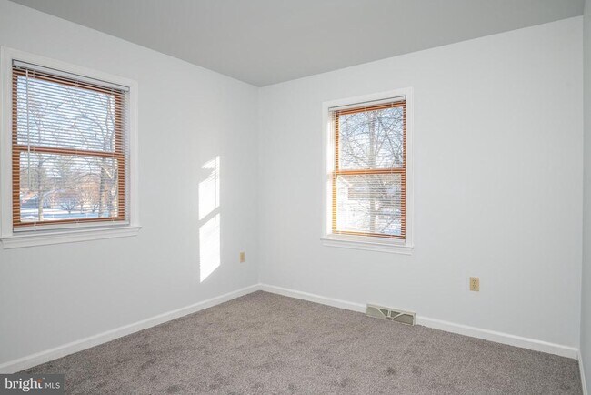 Building Photo - 1957 Lincoln Ave