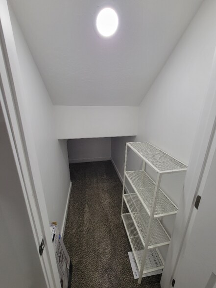 Building Photo - 7244 N Silver Spring Way