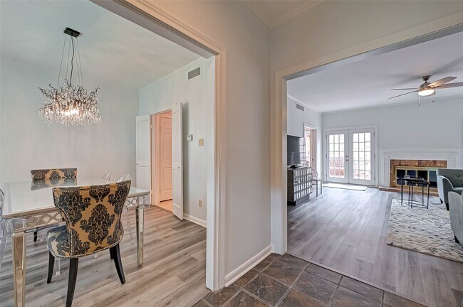 Building Photo - 600 Wilcrest Dr